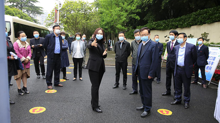 屈谦副市长到北碚职教中心检查疫情防控和开学准备工作