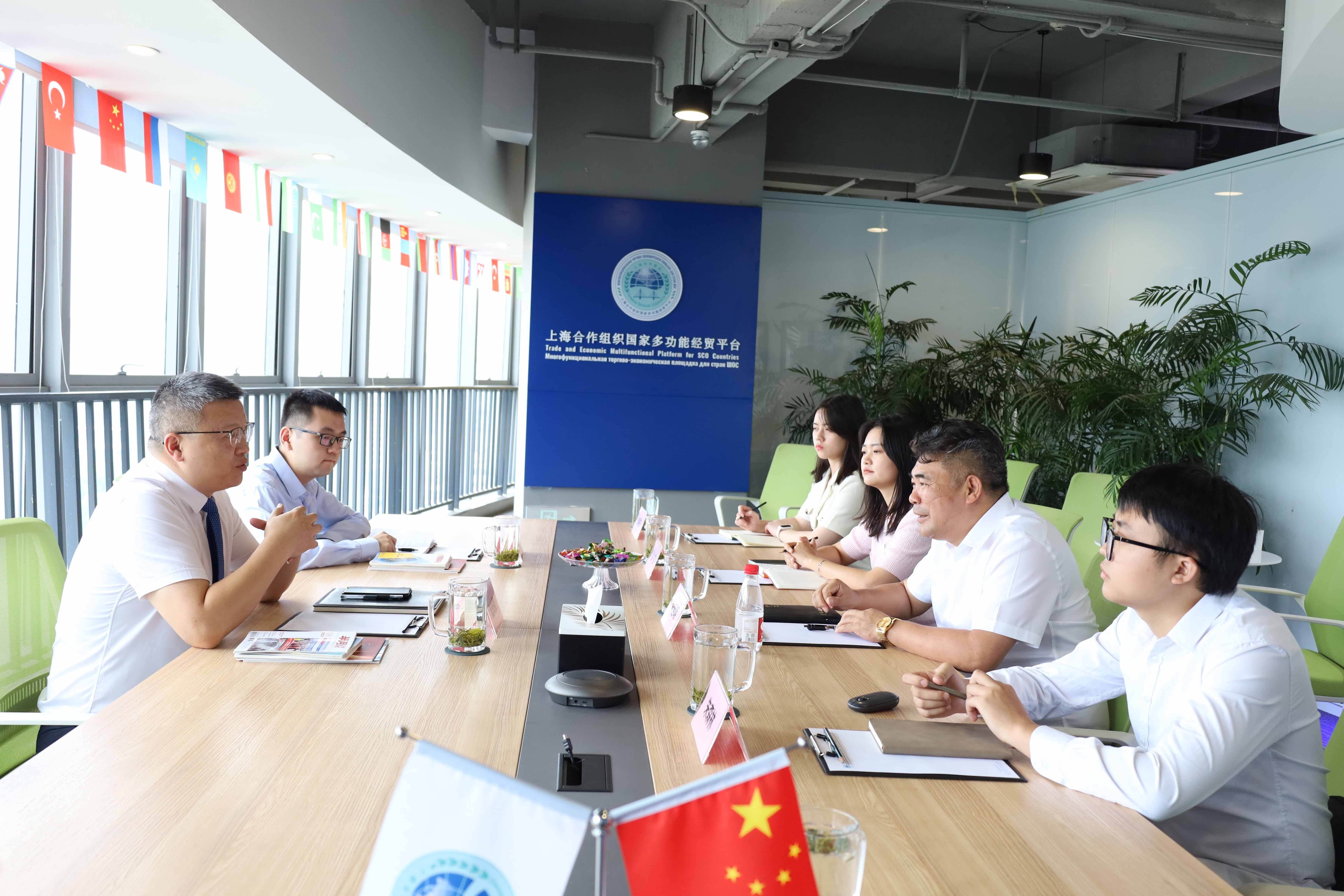 半月谈基层党建融媒体重庆学习站李定明主任到访“上合组织”平台